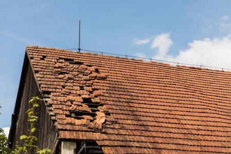 Comment r&eacute;parer sa toiture &agrave; REGNAUVILLE avec des artisans qualifi&eacute;s ?