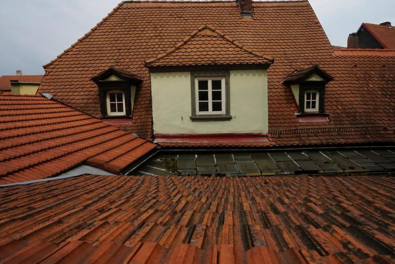 Comment r&eacute;ussir la pose de tuiles sur votre toiture ?