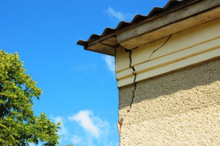 Fissures et remont&eacute;es d'humidit&eacute; &agrave; &Eacute;taples, comment traiter durablement une fa&ccedil;ade ?